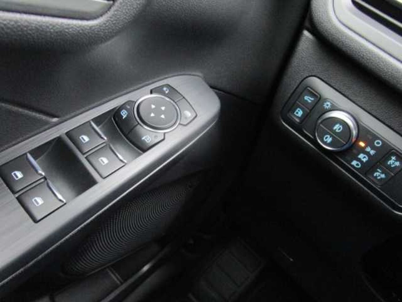 Ford  Plug-In Hybrid Titanium X 2.5 Duratec -PHEV EU6d HUD AHK-klappbar Navi digitales