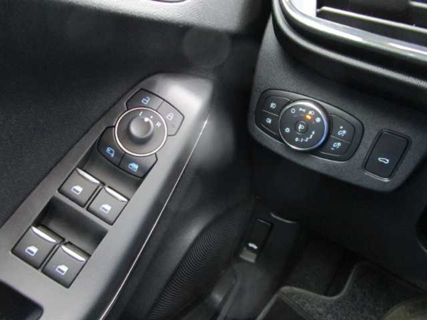 Ford  1.0 EcoBoost Mild Hybrid EU6d Titanium Navi LED ACC El. Heckklappe Apple CarPlay